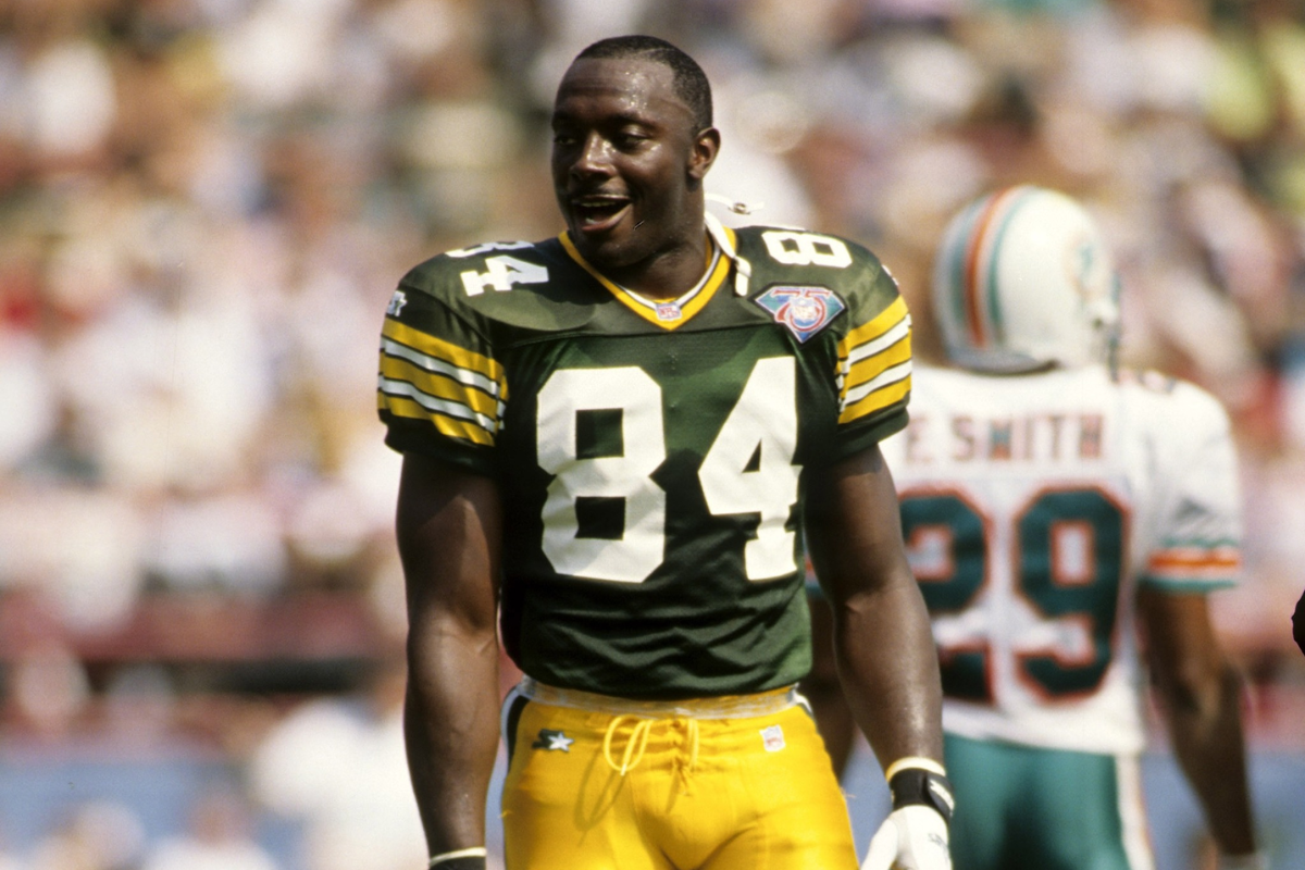 O intervalo do próximo jogo do Green Bay Packers, no Lambeau Field, promete fortes emoções. A franquia anunciou que realizará uma cerimônia especial em homenagem a Sterling Sharpe, recém-induzido ao Hall da Fama do Futebol Americano Profissional.